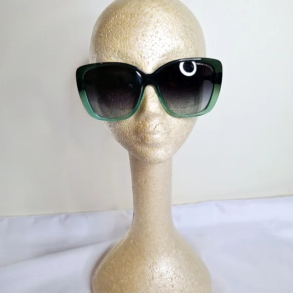 Armani Exchange brand " The Emerald Eye Beauty" Oversized sunglasses. - Picture 8 of 9